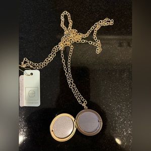 New enewton gold locket necklace 31”